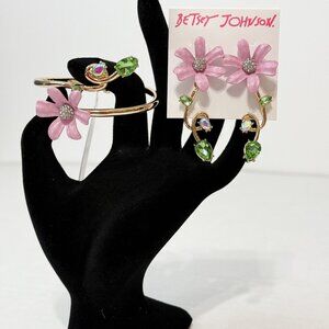 Betsey Johnson NWOB Gold Tone Flower Bangle Bracelet Crystal Accent Drop Earring